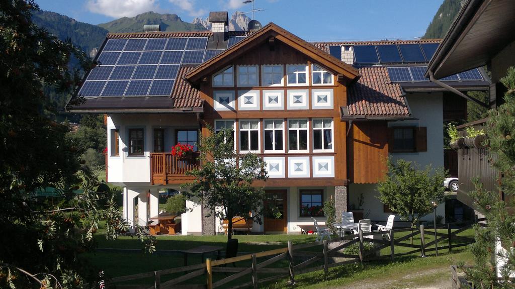 Casa Guido E Laura Lägenhet Pozza di Fassa Exteriör bild